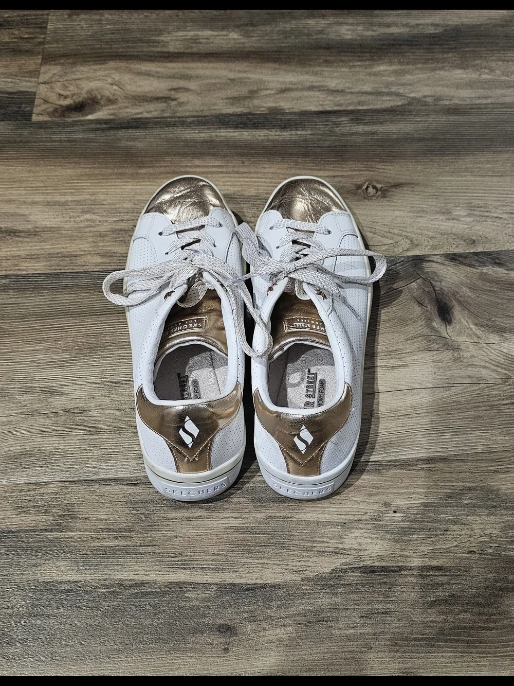 SKECHERS Street White/Gold Leather Low Top Lace-Up Sneakers Air Cushioned Foam